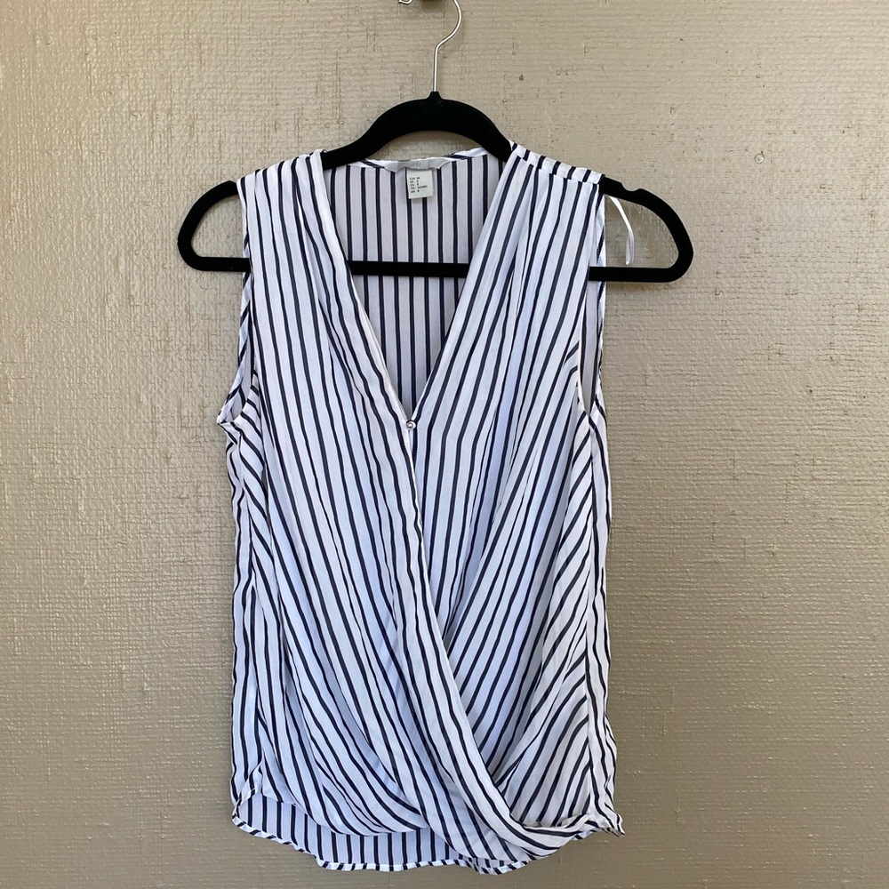🤍🖤Stripped H&M Tank - Dress it up or down!